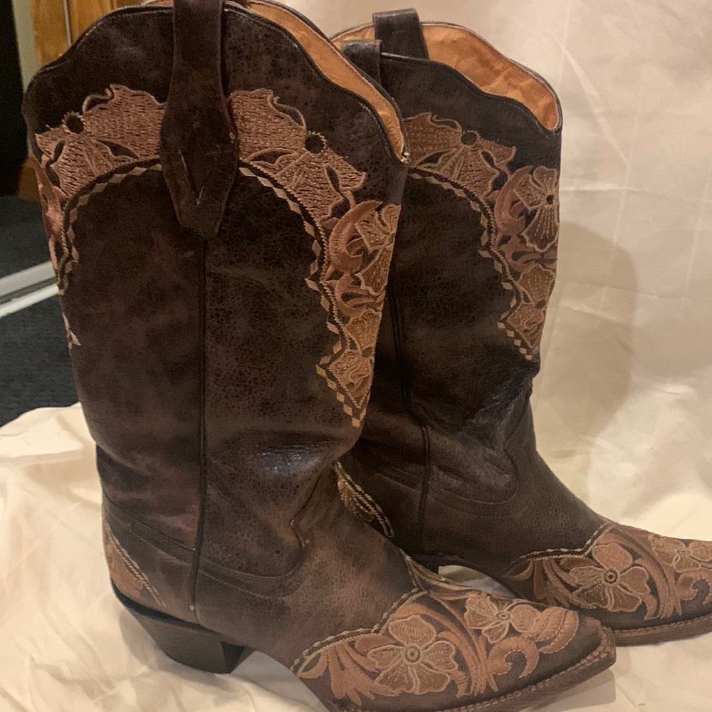 Beautiful Cowboys boot